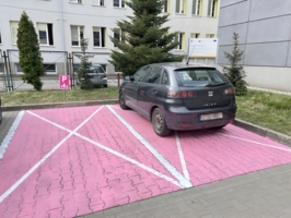 Oznakowania przed Mościckim Centrum Medycznym